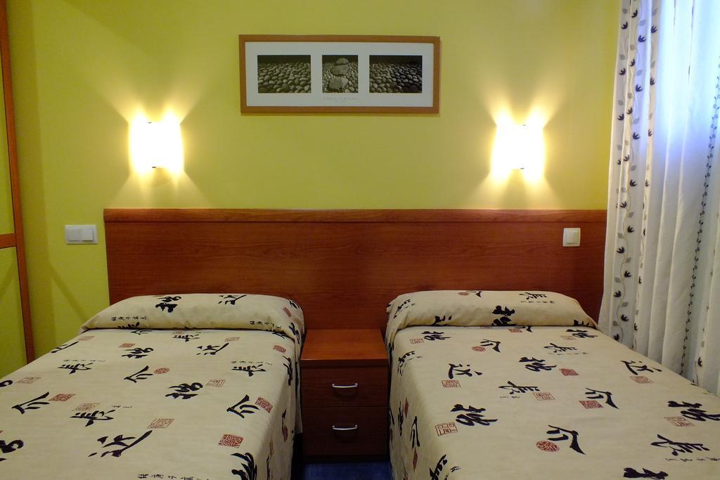 Hostal Los Claveles Torrejón de Ardoz Екстериор снимка